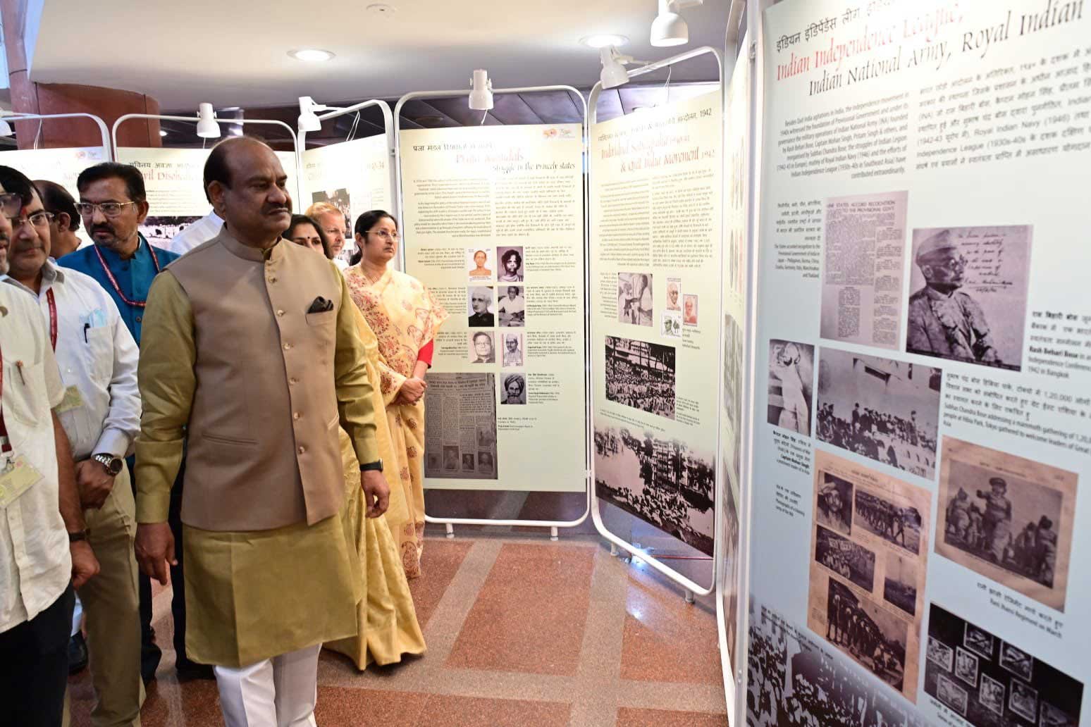 inaugurates exhibition of freedom fighters
