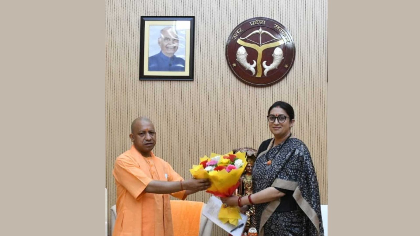 CM-YOGI-&-SMRITI-IRANI